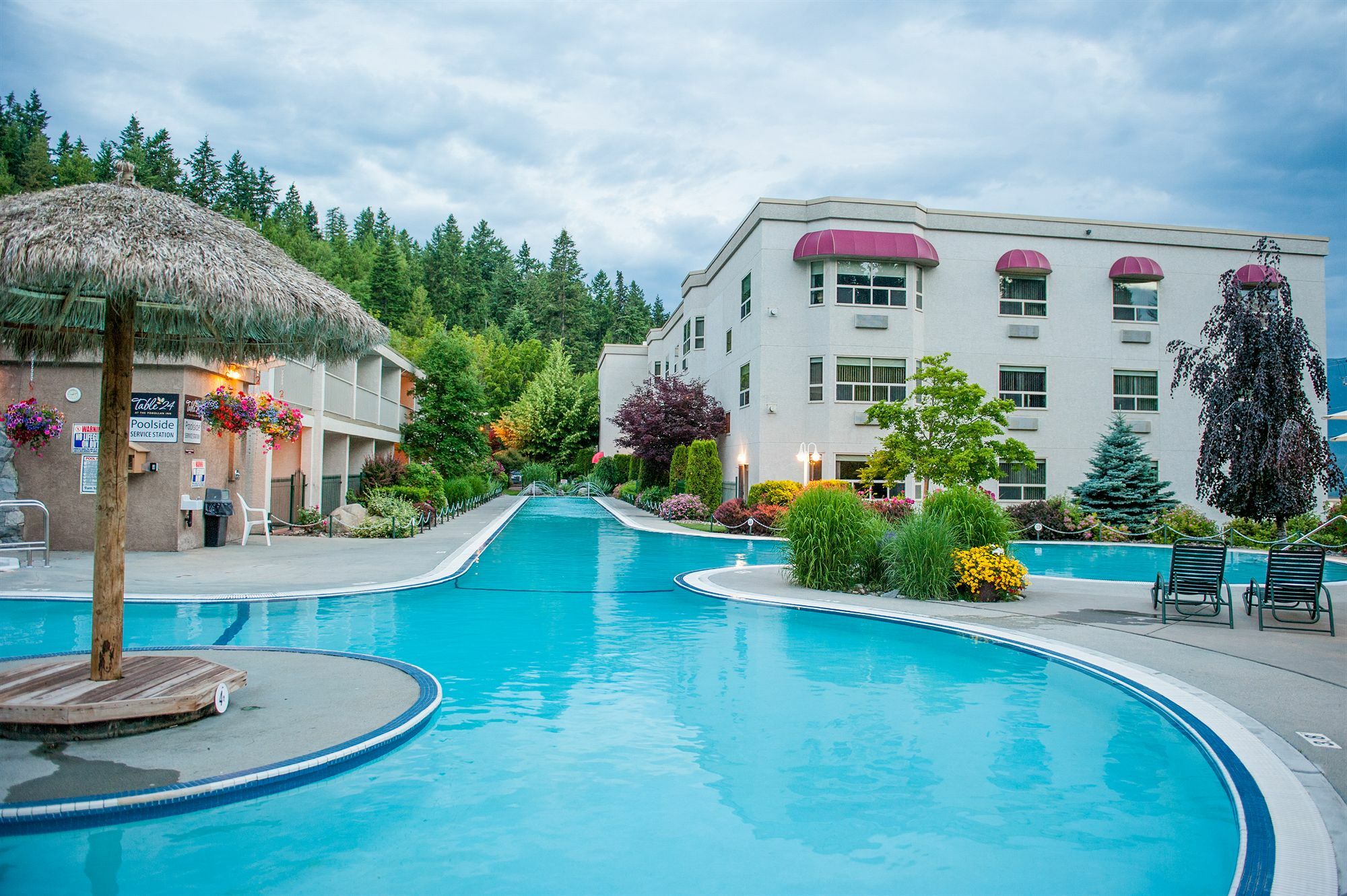 Hilltop Inn - Салмон Арм Экстерьер фото